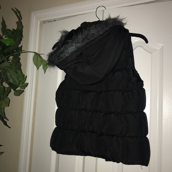 NWT hooded puffer vest. Juniors SzS. Zipper&button - Picture 4 of 5